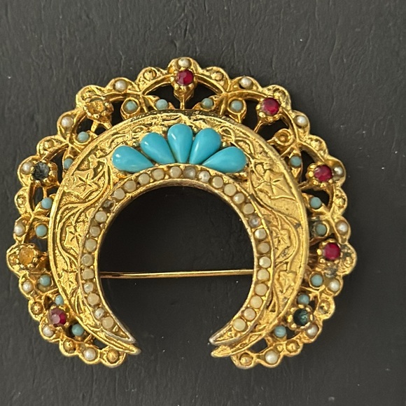 Cora Vintage Goldtone Crecent Brooch - Picture 4 of 4